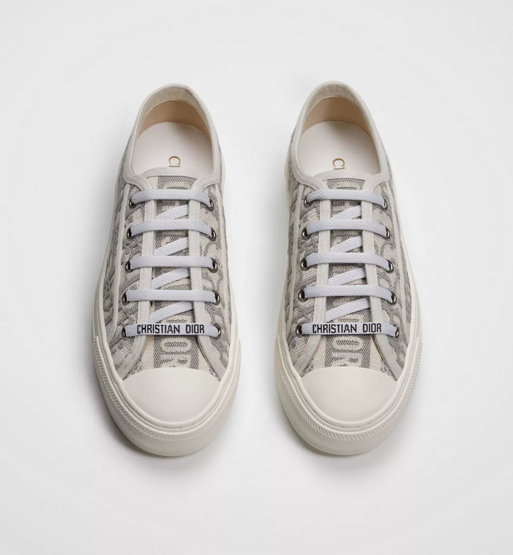 Woman sneaker