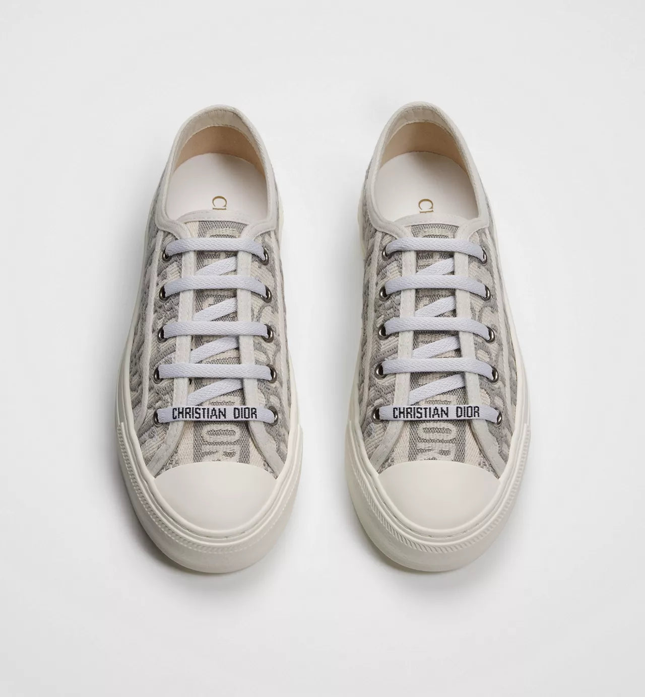 Woman sneaker
