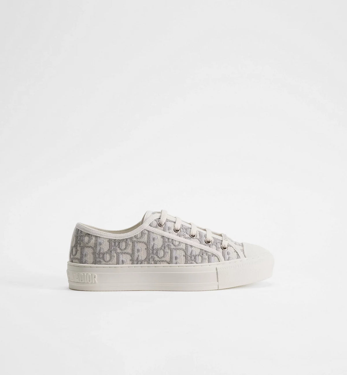 Woman sneaker