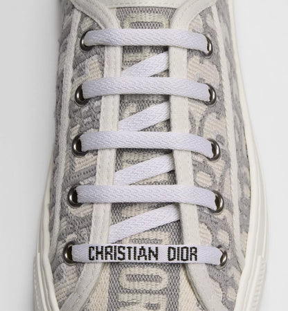 Woman sneaker